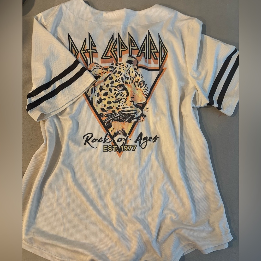 Def Leppard Rock of Ages Graphic Tee